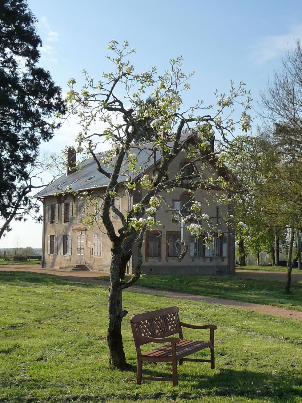 Bed and Breakfast Domaine De Savigny Saint-Saulge Exteriér fotografie