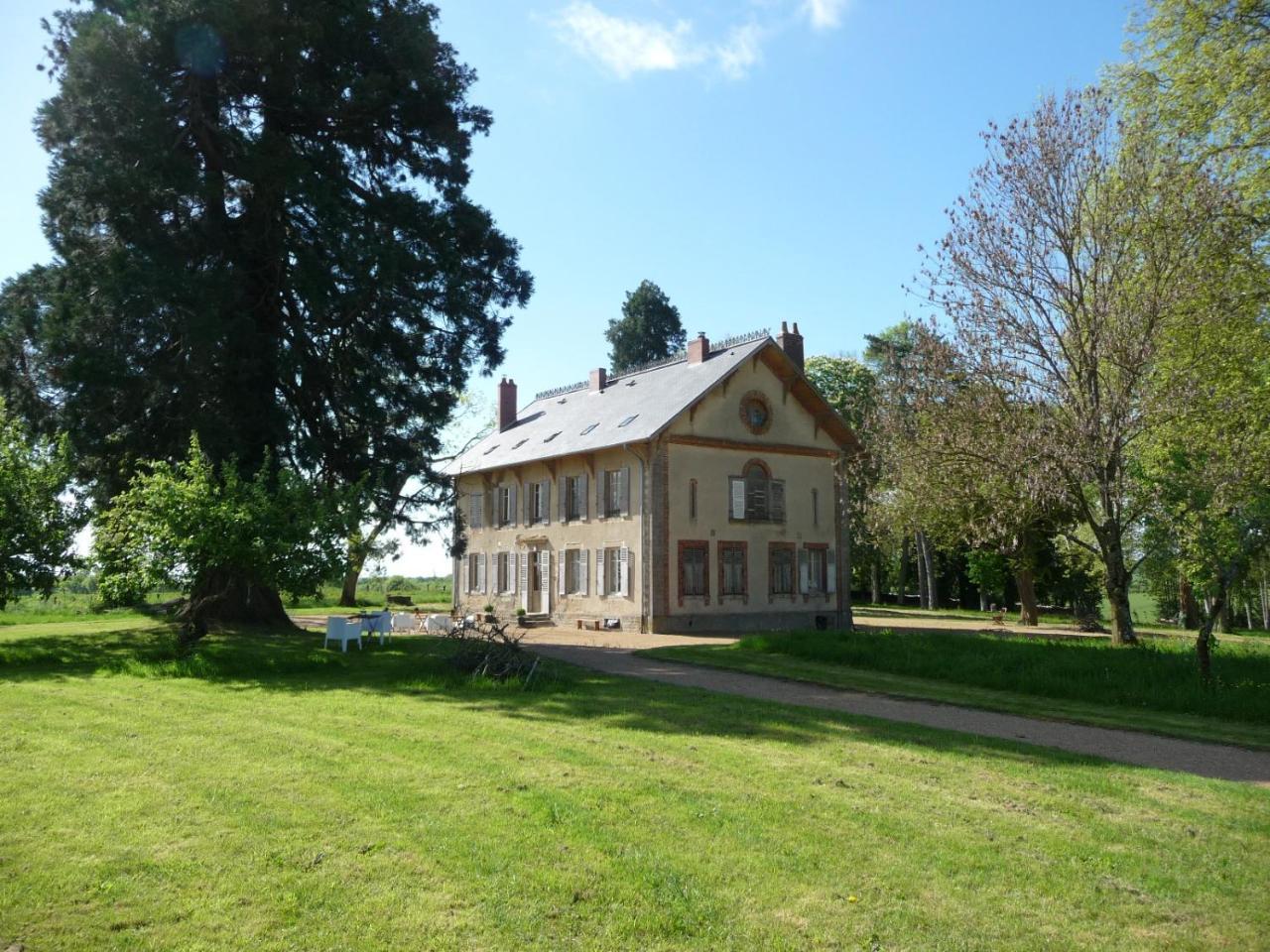 Bed and Breakfast Domaine De Savigny Saint-Saulge Exteriér fotografie